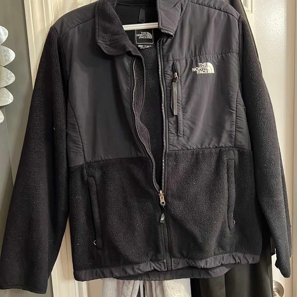Womens North Face Denali jacket. Sz LARGE
